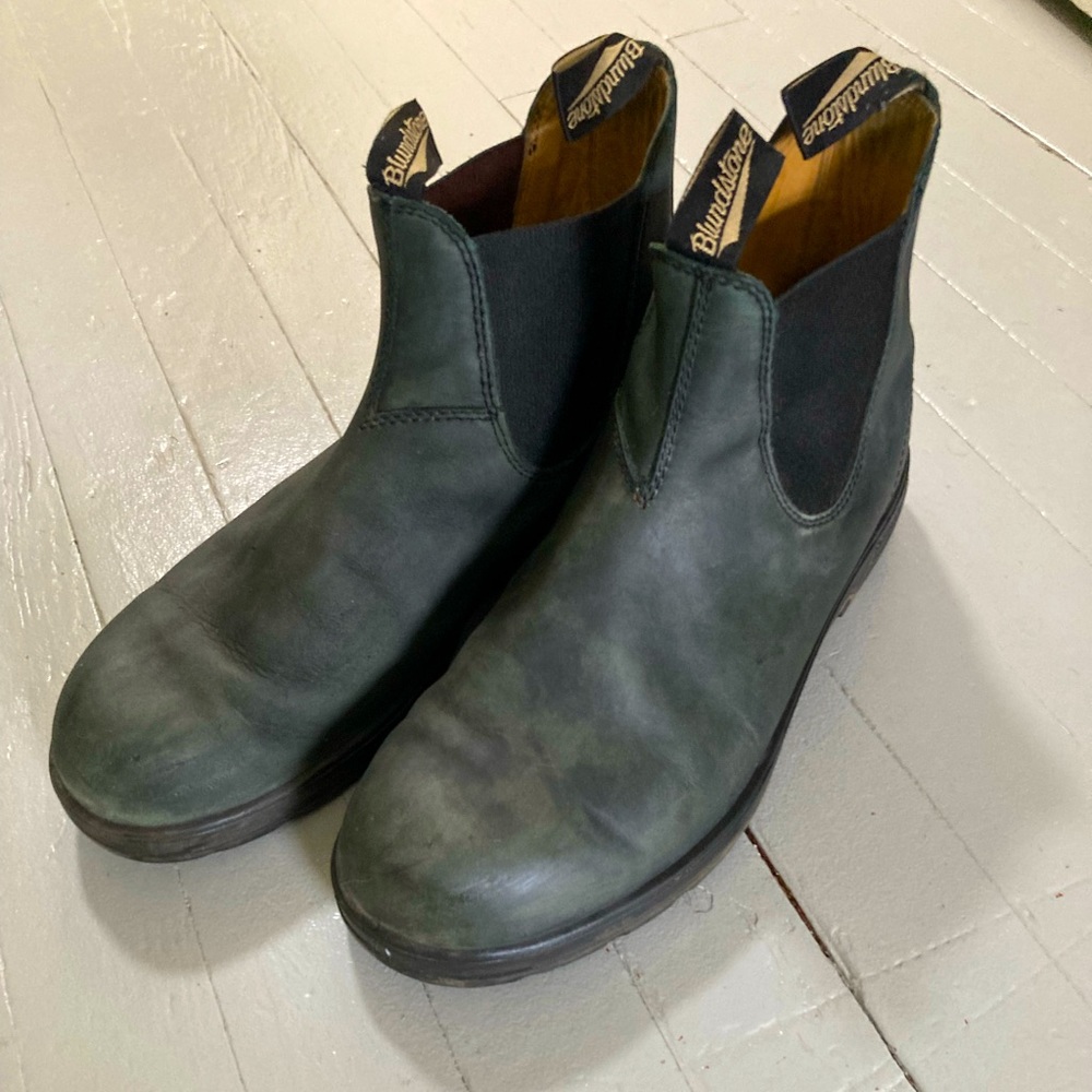 Blundstone 587 Chelsea boot. Mens 11. Dark grey/faded black